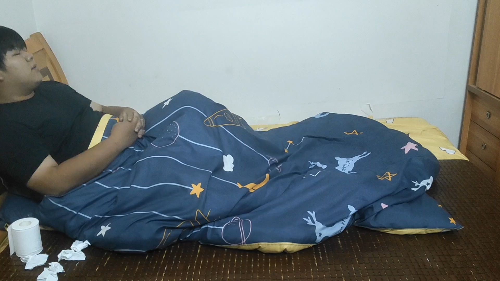 我又幻想了，抱着三个女朋友【小栀】【小蔚】【小莹】一起睡觉