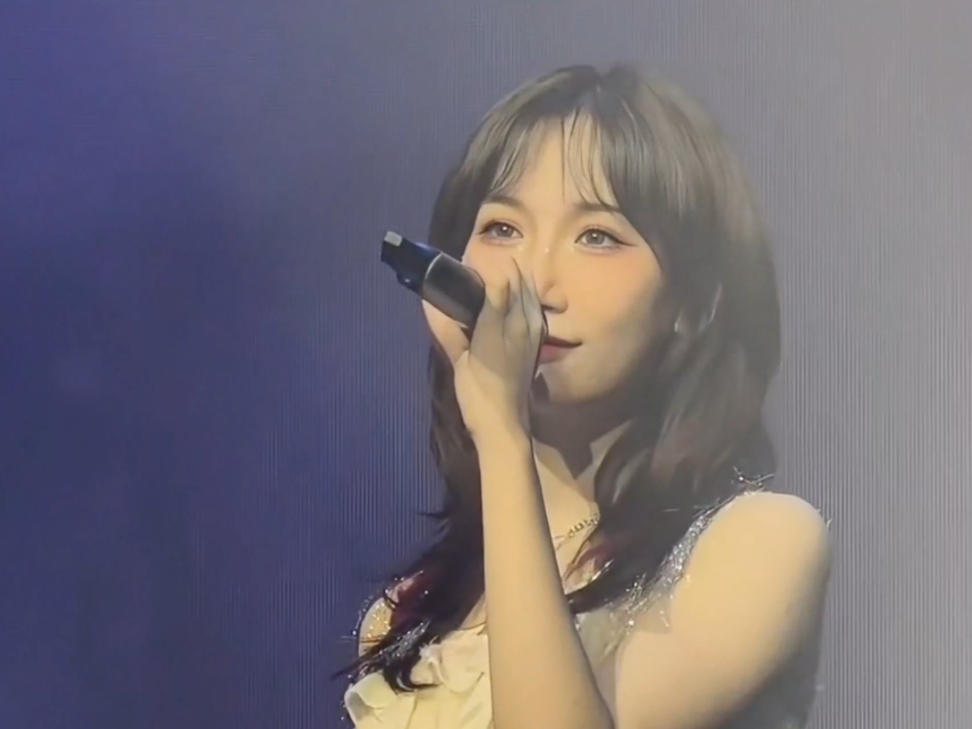 她！在！发！光！(⁰▿⁰)◜✧