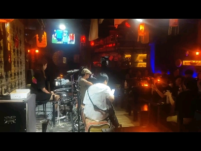 这首歌最近很火，也很好听，现场试了试果然掌声最多，准备录音棚录