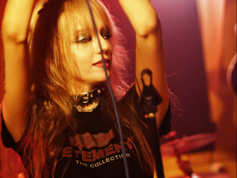 摇滚女主唱！我的新歌《No Money No Romance》已全球上线！欢迎