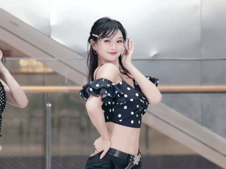 一只优雅的汤姆猫缓缓走来…Come Over路演直拍