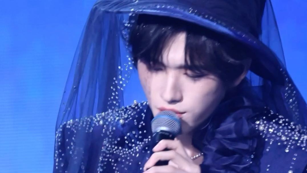 “你能体谅 我有雨天”