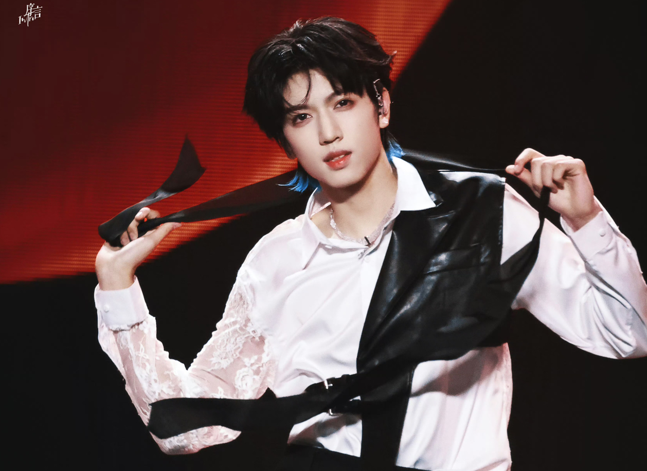 【张桂源】禁欲系白衬衣+领带，每一帧都是心动暴击！｜《Go in bli