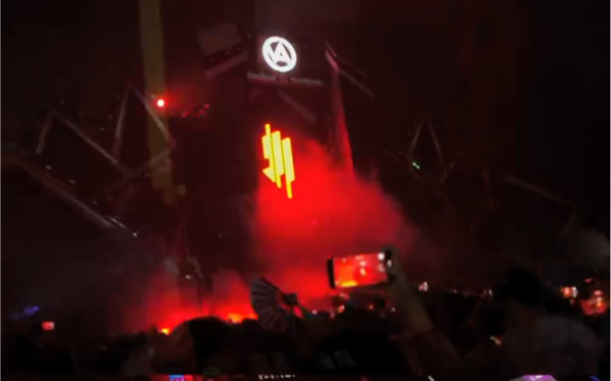 Yo！Skrillex Drop it hard！