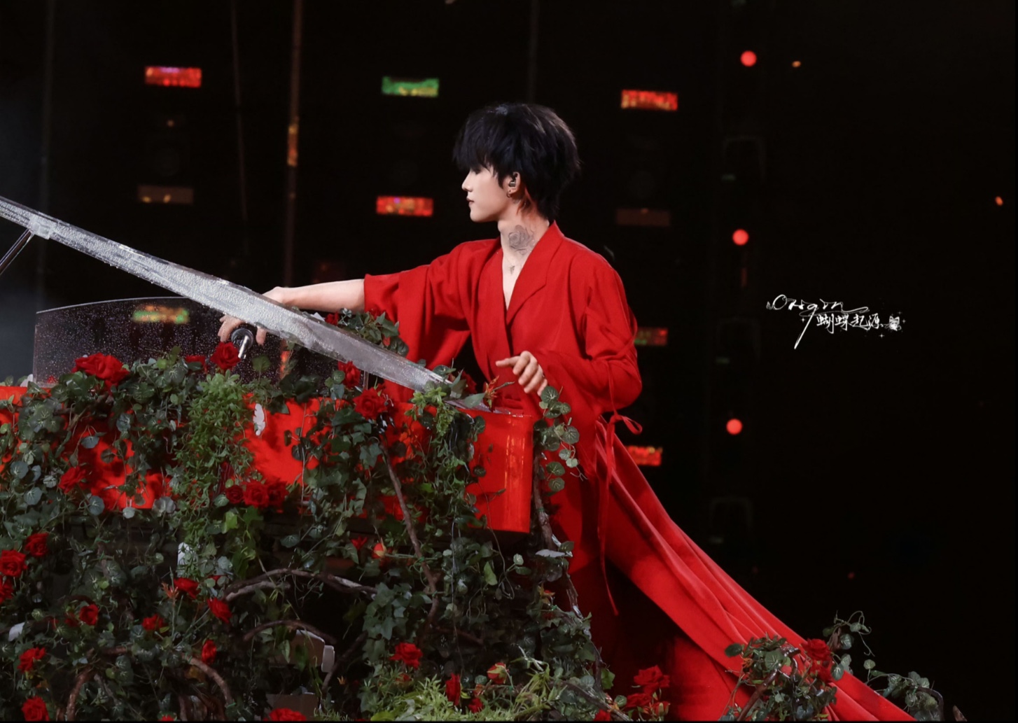 “漫天风雪我陪你颤抖 我们不回头。”【苏新皓｜4K高清直拍】