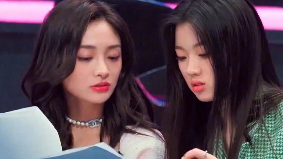 单依纯的天赋有多强？首次上台就是王炸，碾压众人一举夺冠