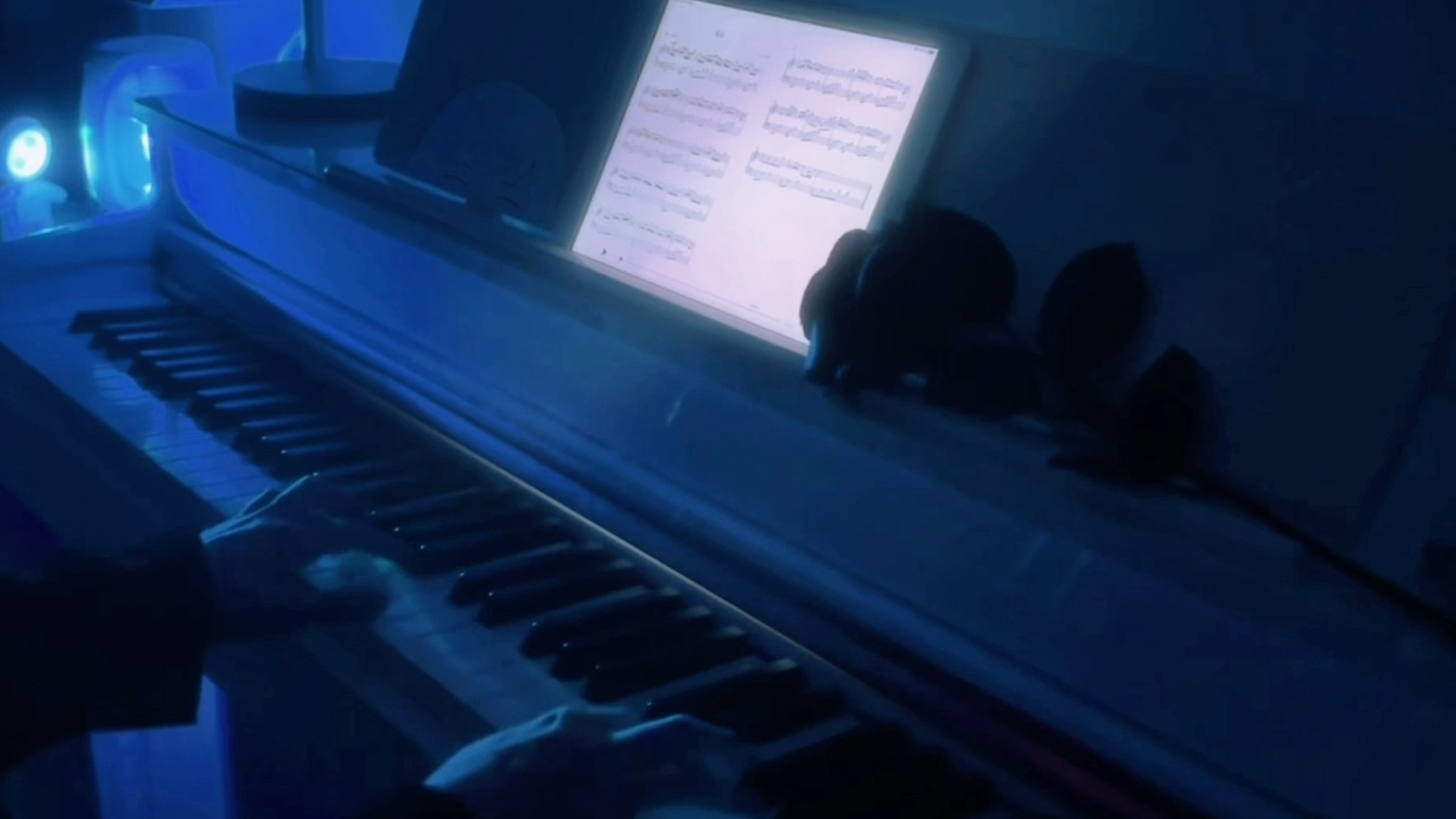 今天也辛苦啦，给你弹首曲子听