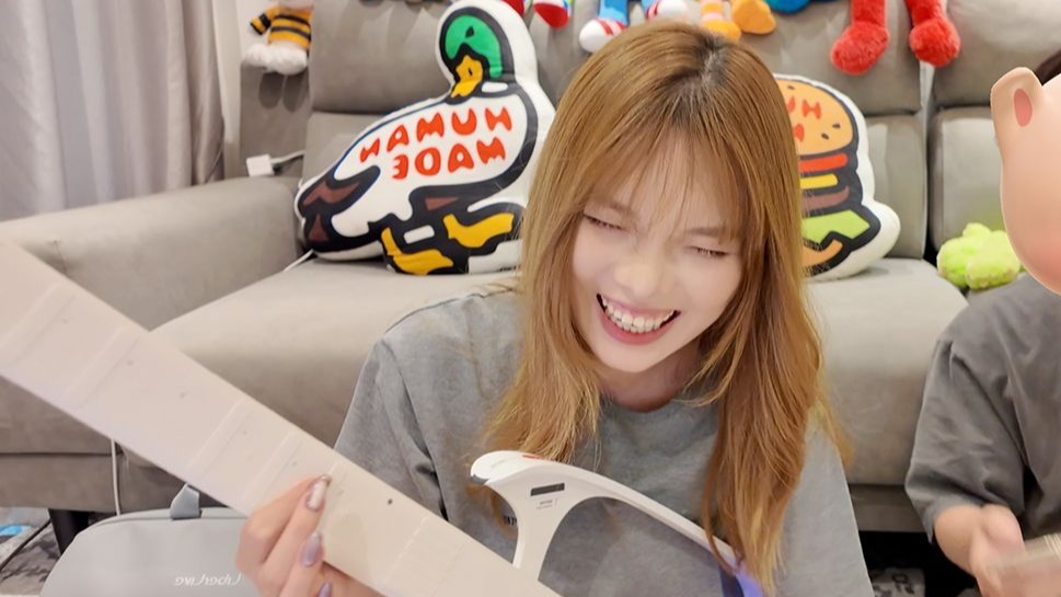 港女的弹唱水平如何？ 五音不全笑到劈叉