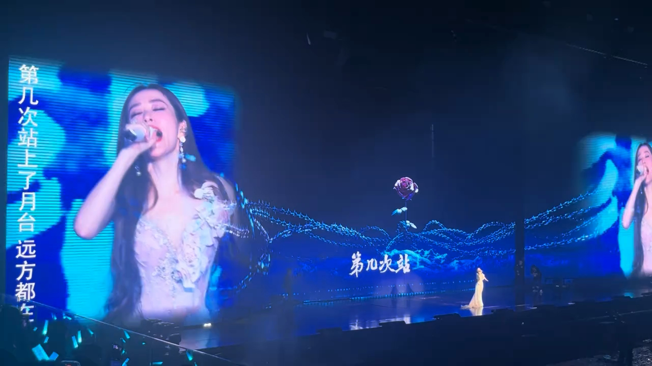 果然，演唱会的张靓颖才是完全开大的野心家