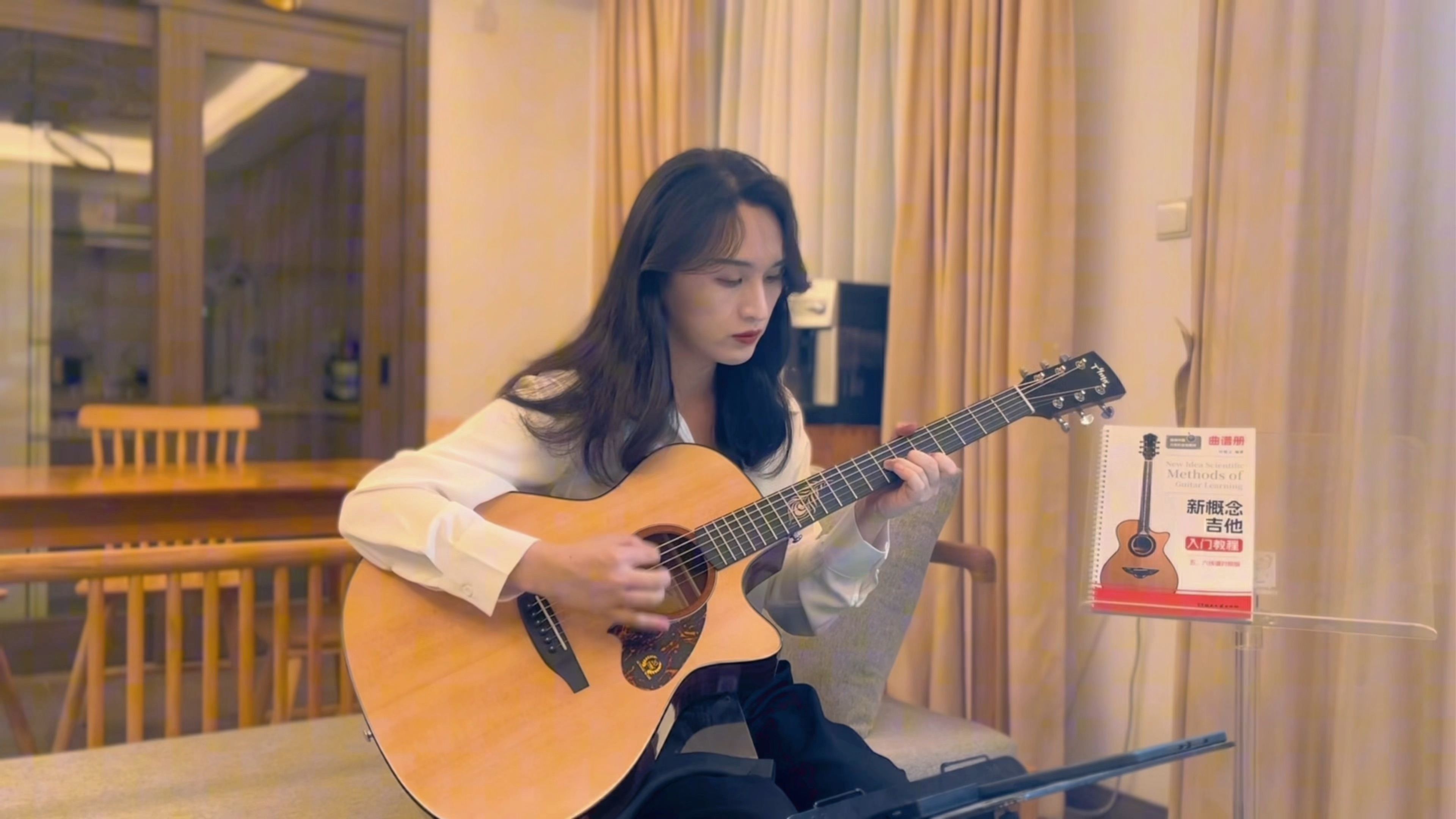 长发男吉他老师/《情人》