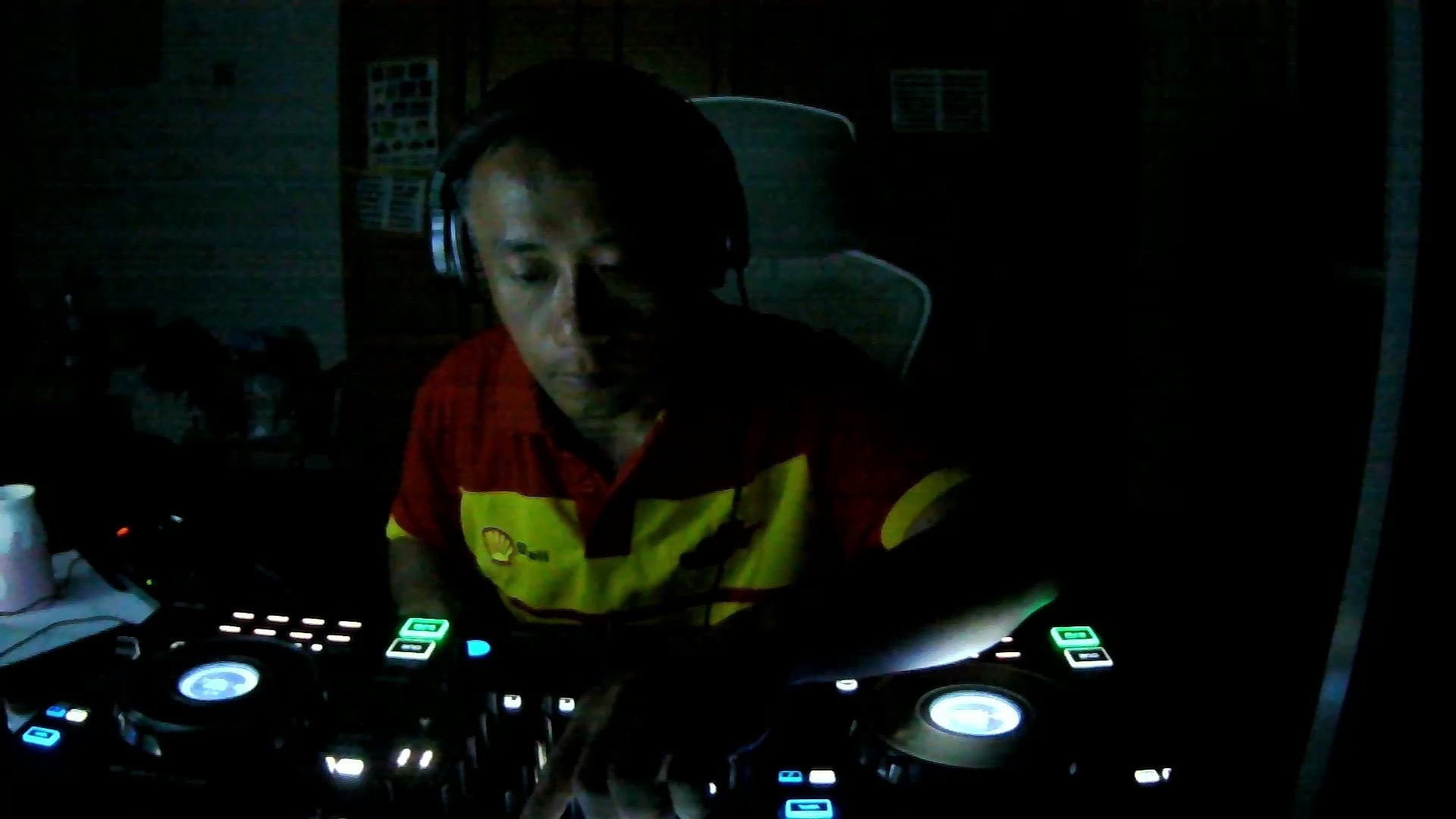 壳牌石油加油工下班打碟