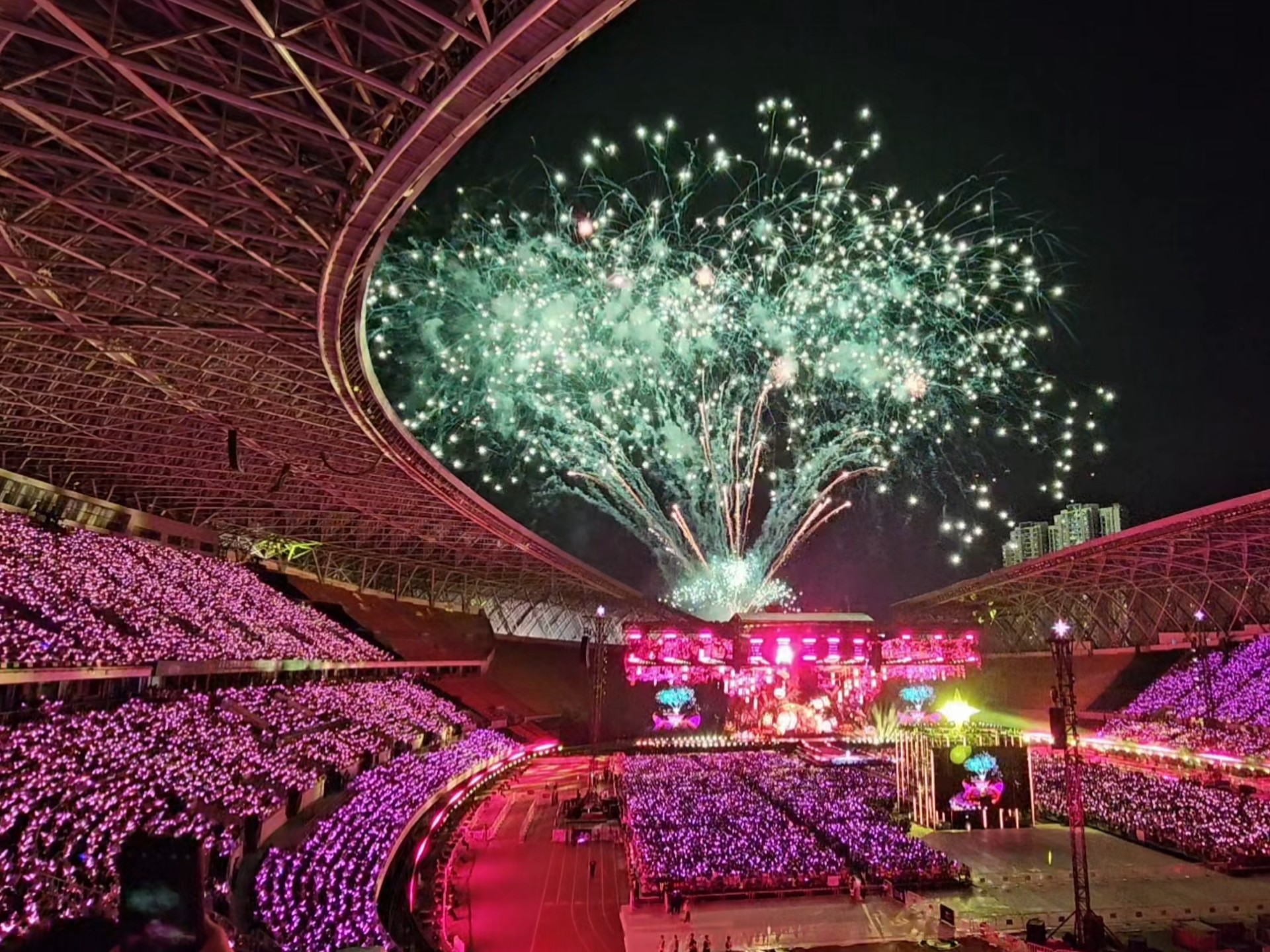 【周深】演唱会烟花无人机最佳观赏位，没人告诉我399吃这么好