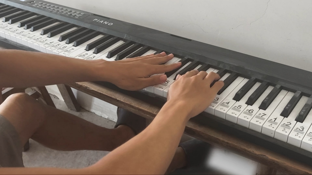 咸鱼几十块的二手钢琴，直接跳过钢琴基础教学花了一个月终于学