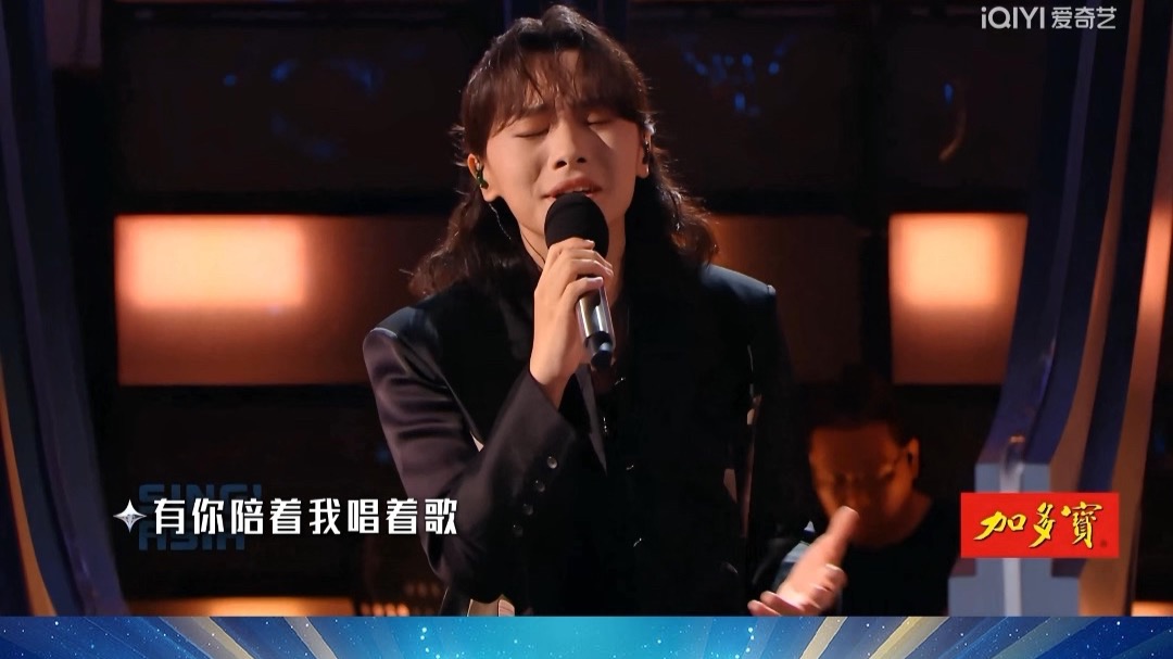 周菲戈魅力音色直击人心 导师选手全员飙泪