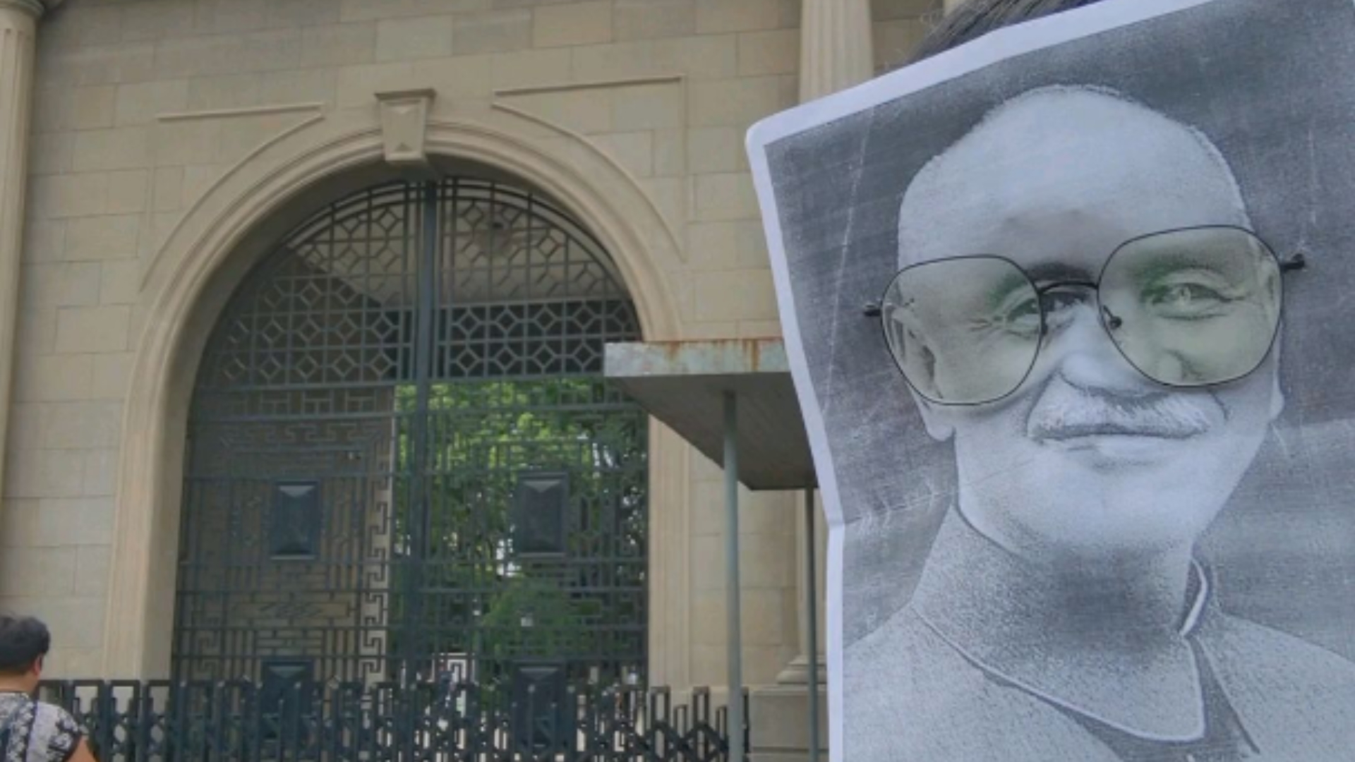 常凯申在总统府激情演唱《苦行东南山》