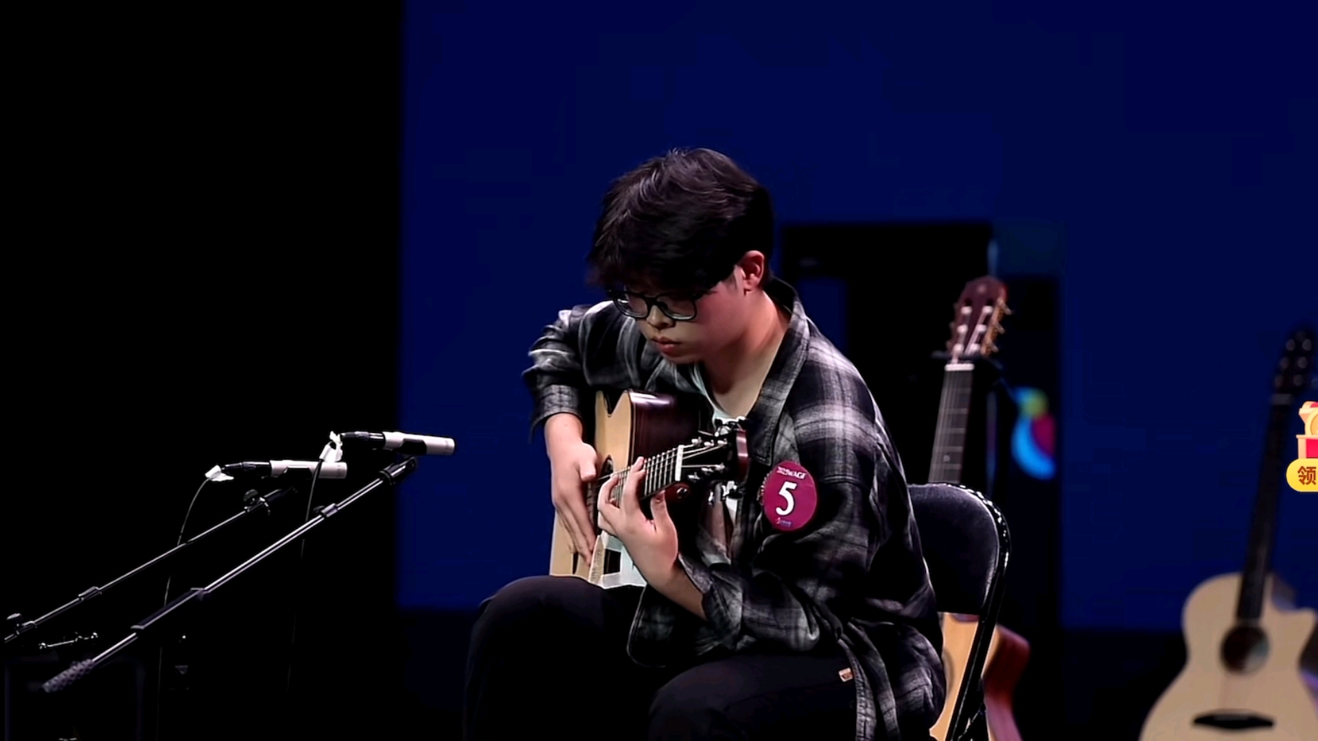 在全国吉他比赛上弹怪物猎人的曲子拿到第五名
