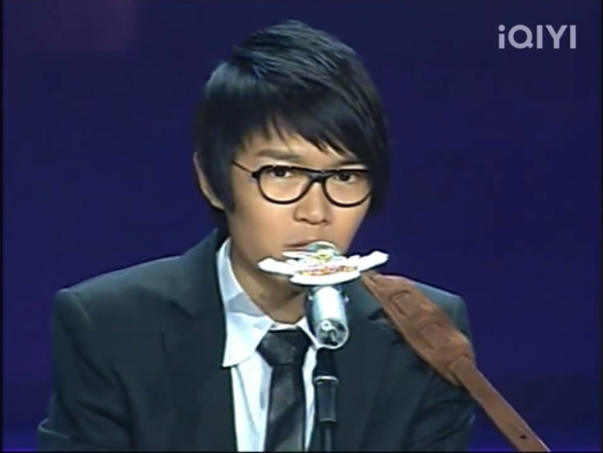 你发现身边那个内敛的社畜同事下班后竟然…