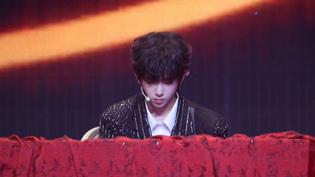 250809陈浚铭直拍《野蛮游戏》