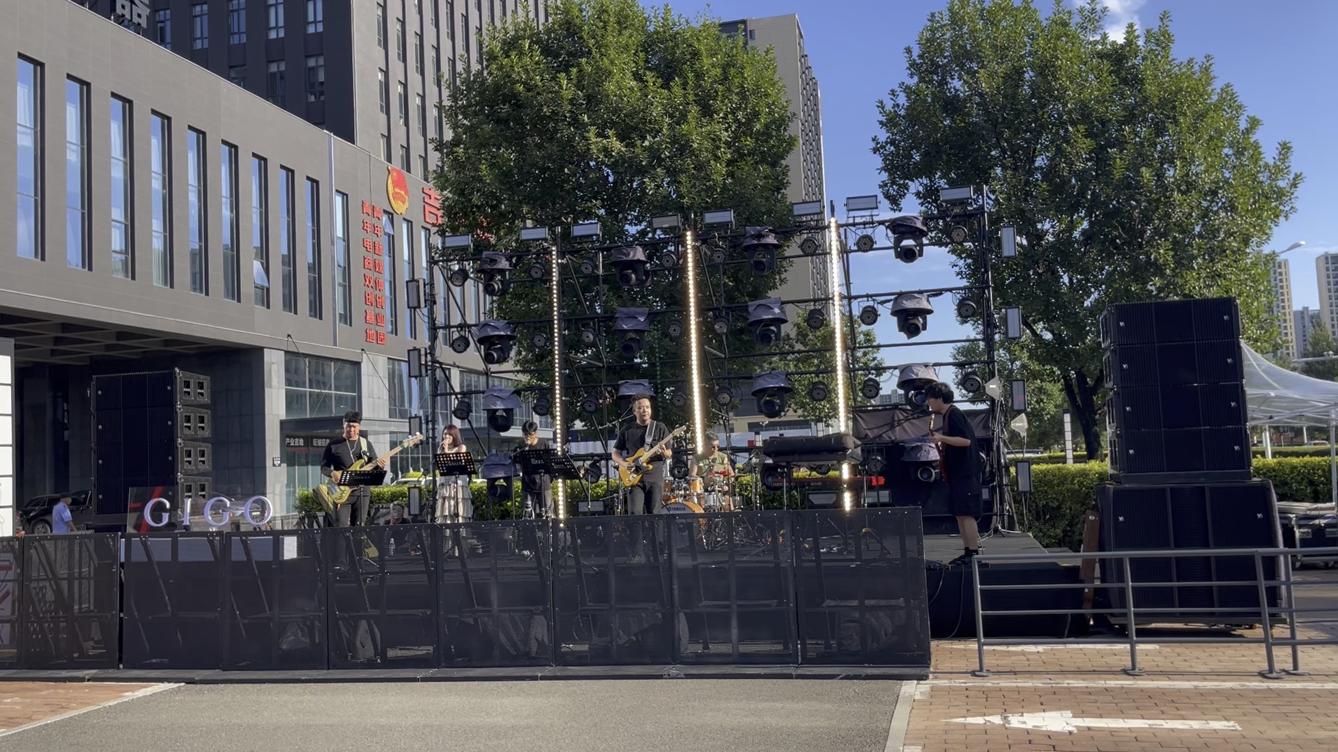 能否替草东稍微巡演一下