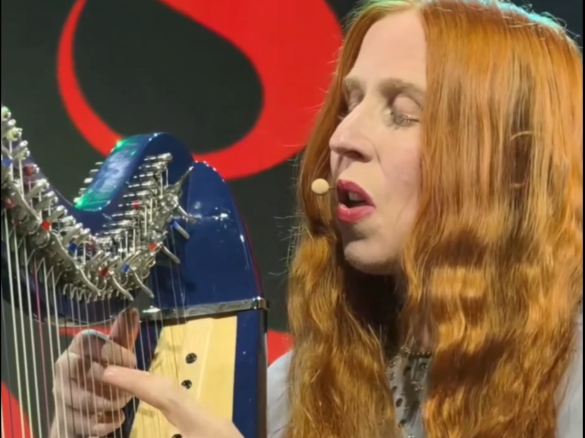 时间只是带走了她的容颜，但并没有撼动她的声音！——塞西尔·科