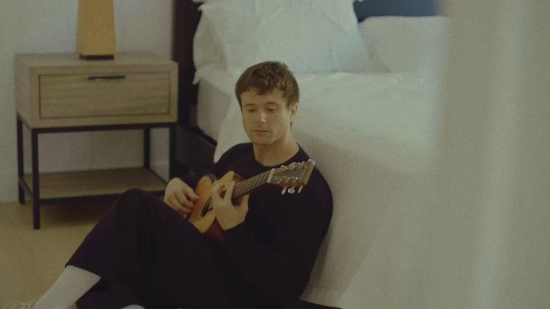一心两肋插刀，遭遇背后捅刀？斑鸠 Alec Benjamin 续写7年前 dem