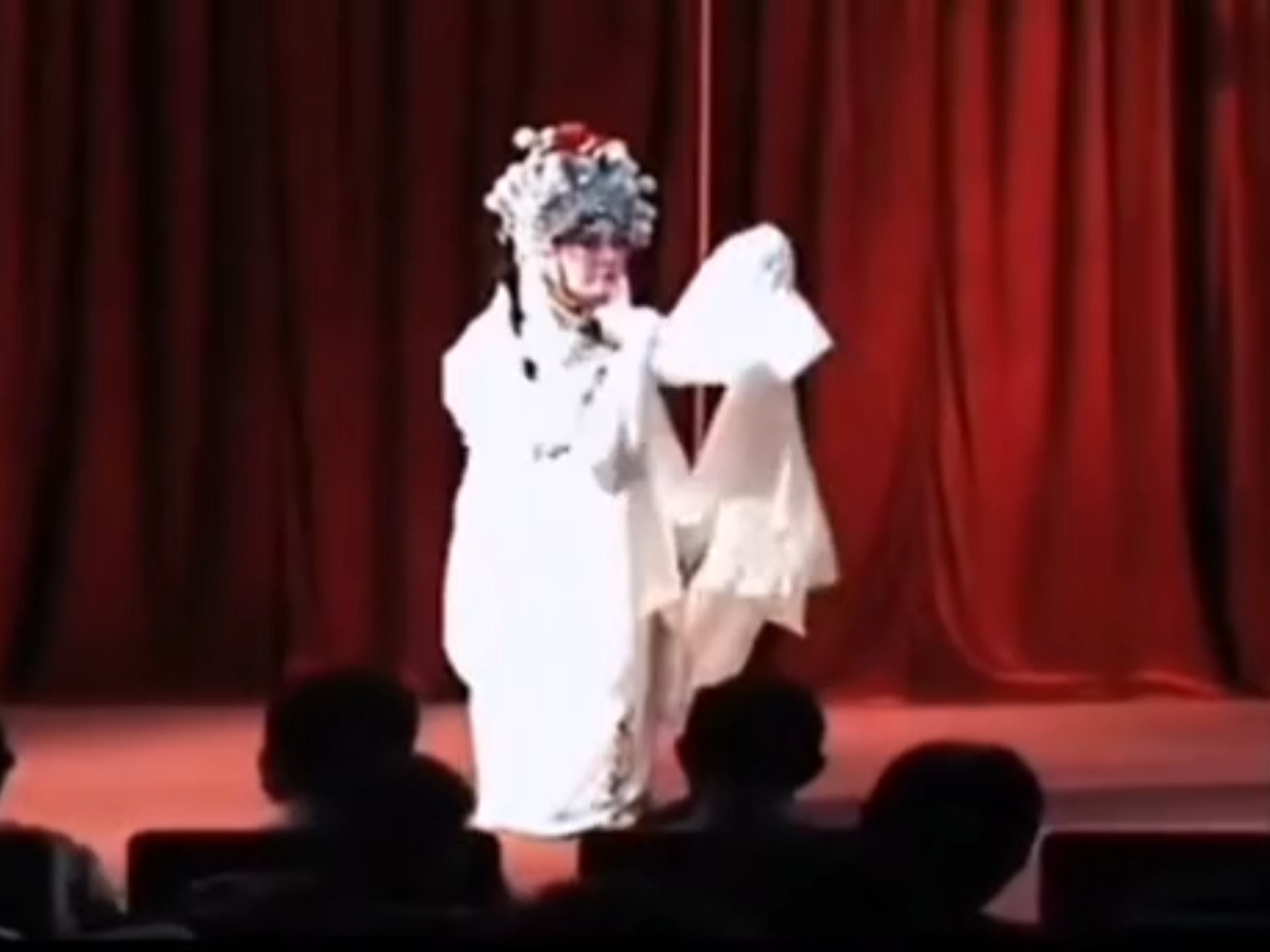 陈为翰徒弟原浦光淮剧团旦角演员谷筱燕演翻身水袖时年72岁