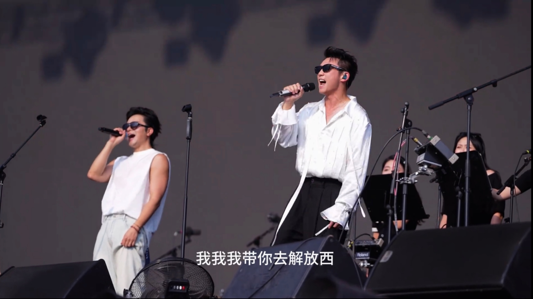 这是一支小小的纪录片，它的名字叫《Feat》，记录了我第一次参加