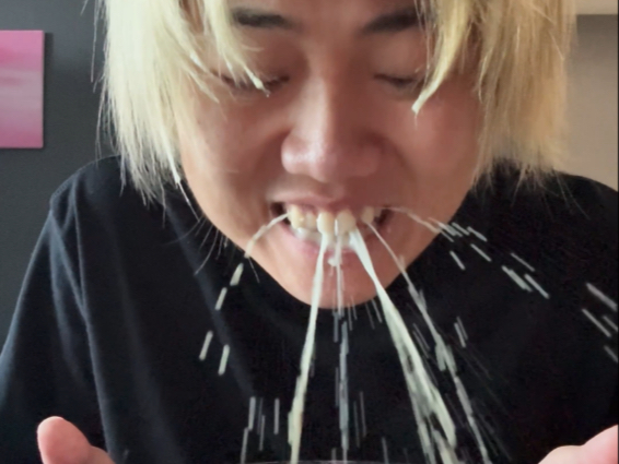 一边喝BBOX 一边打豆汁儿