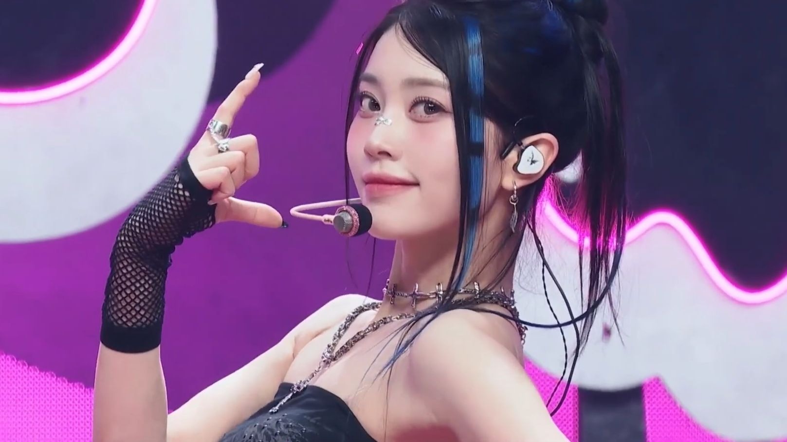 Kep1er最新回归曲BUBBLE GUM首打歌舞台