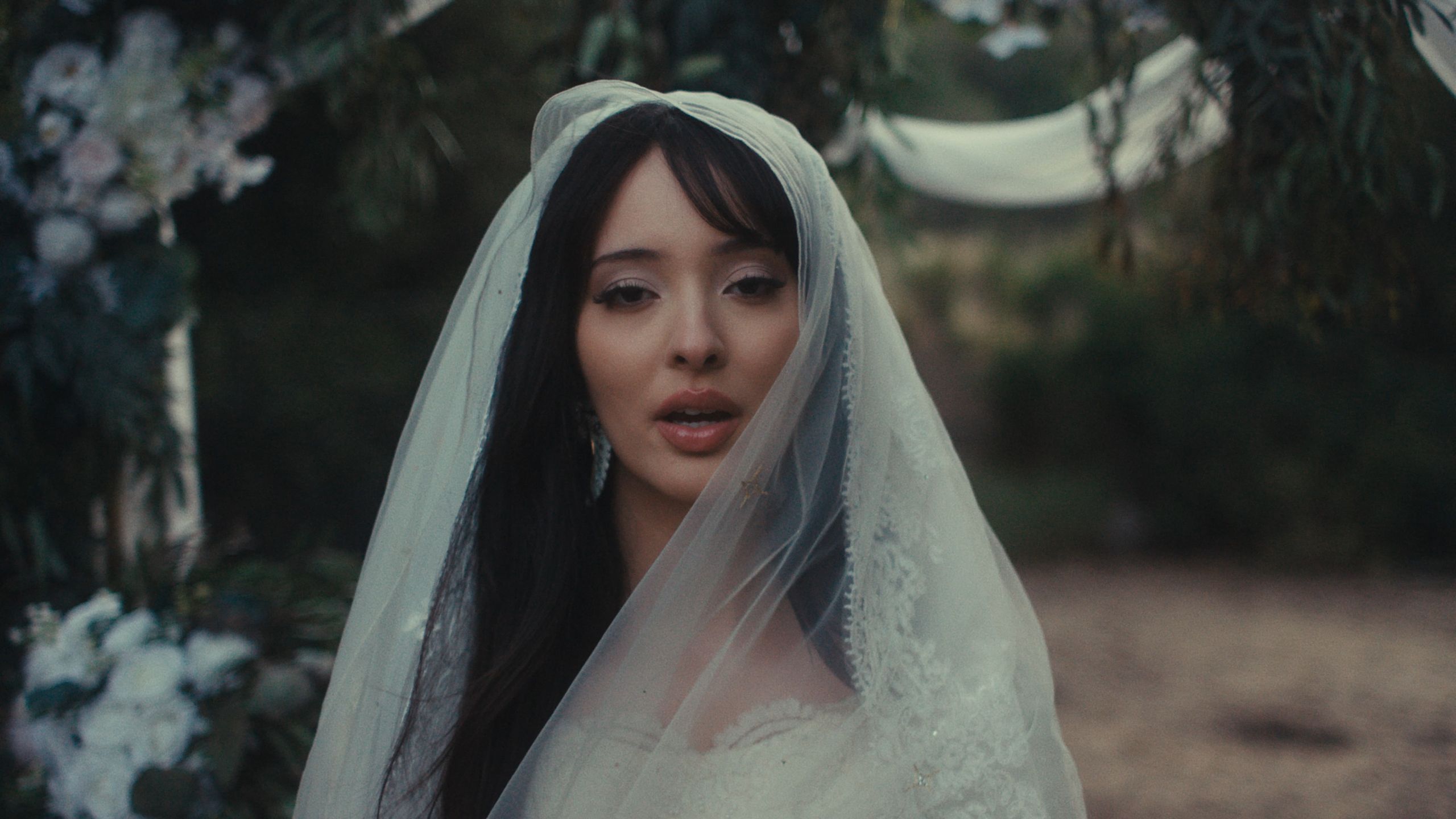 【Faouzia凡希亚】UNETHICAL 官方 MV