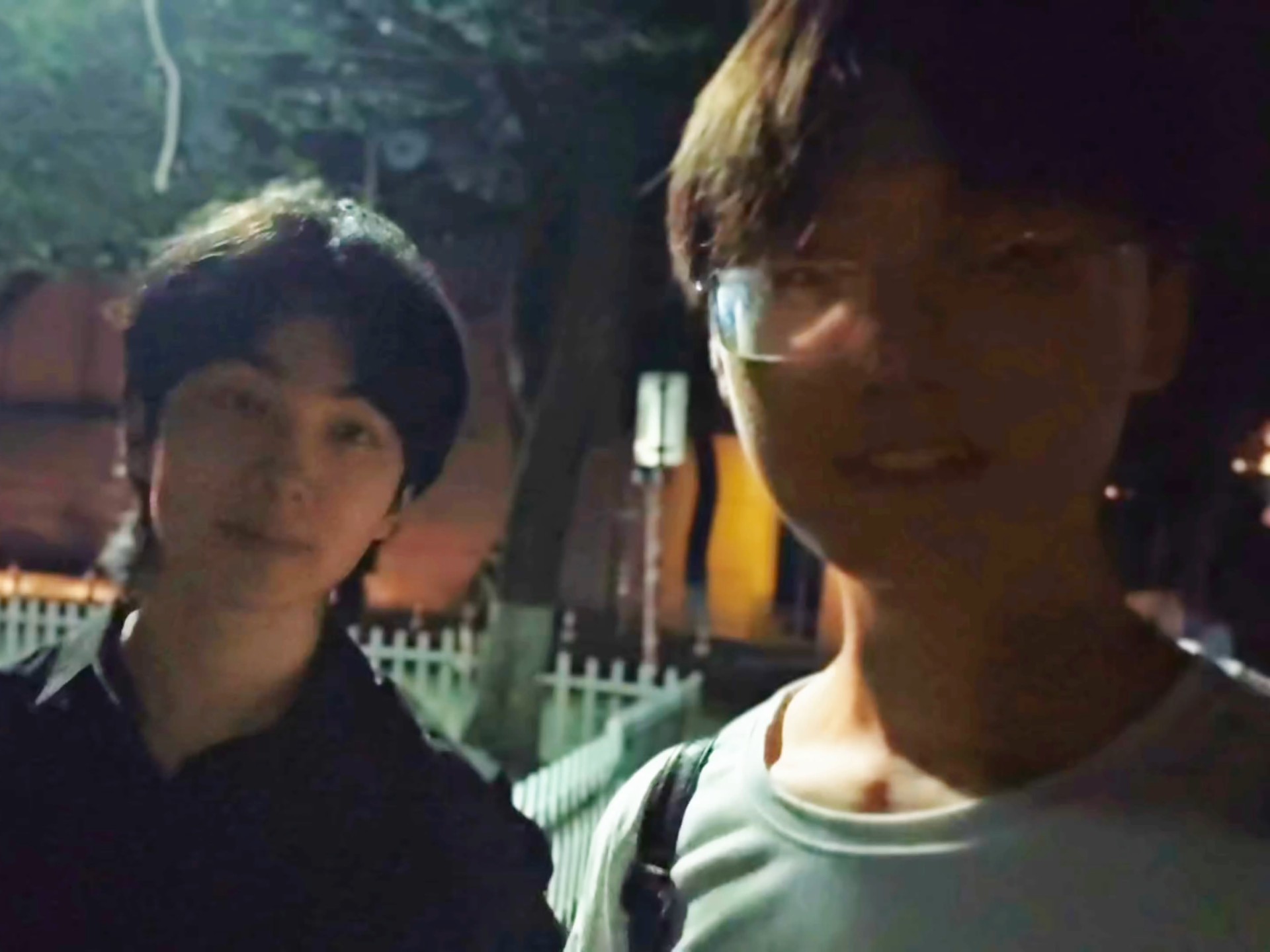 【唱到哽咽】好想爱这个世界啊...只录到“每当想起”就绷不