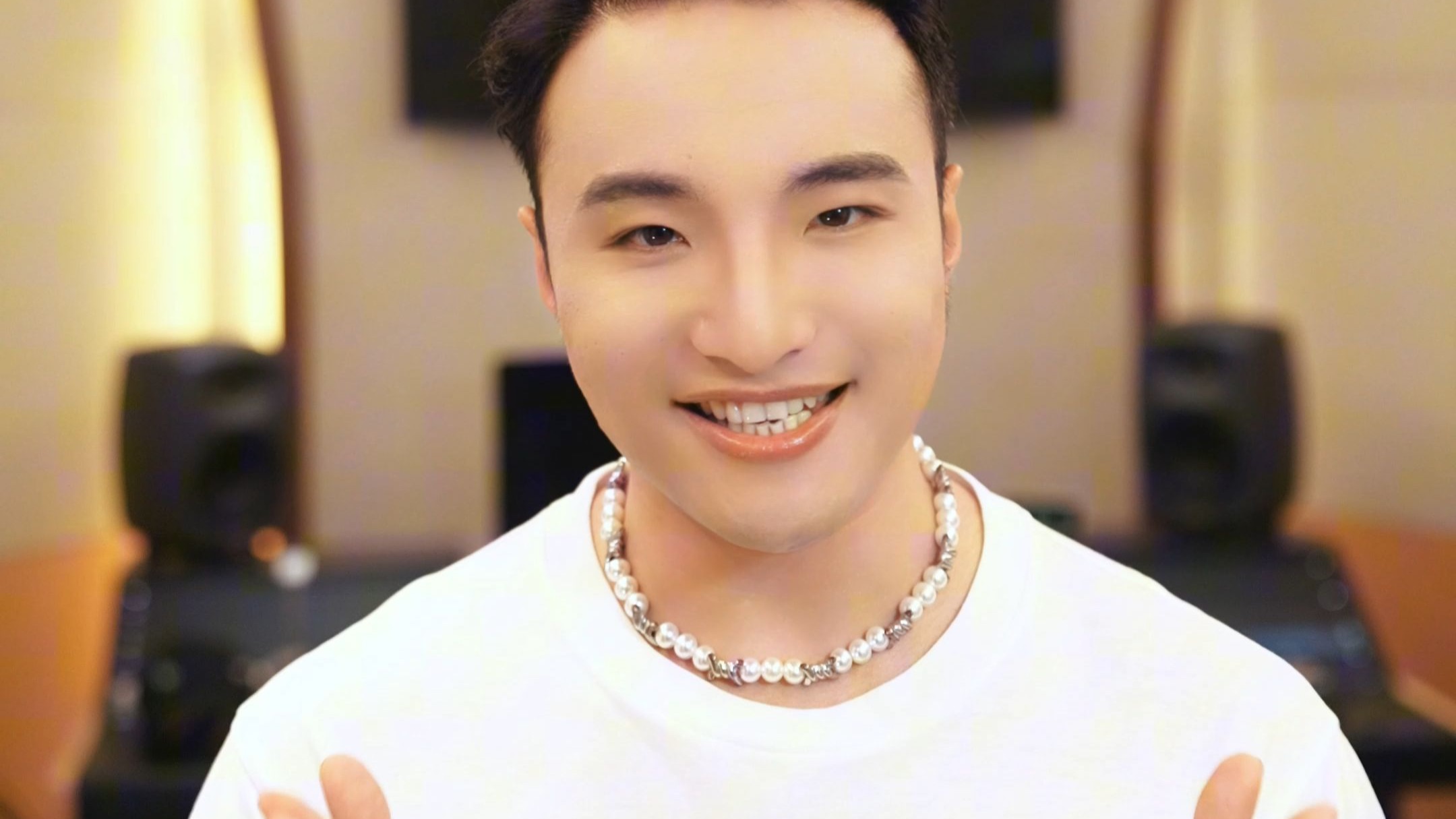 8月17日，我将在上海举办第一场线下音乐会啦，我们不见不散！！