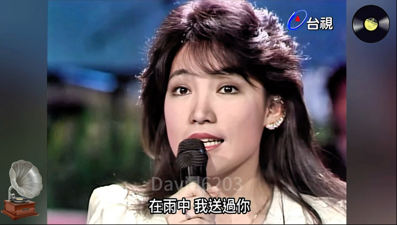 《在雨中》王海玲（1986）