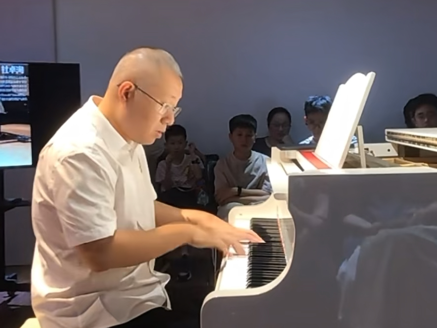 （25.8.22）三个音的即兴“BAE”