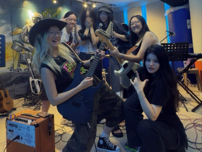 慢慢磨合的全女乐队！