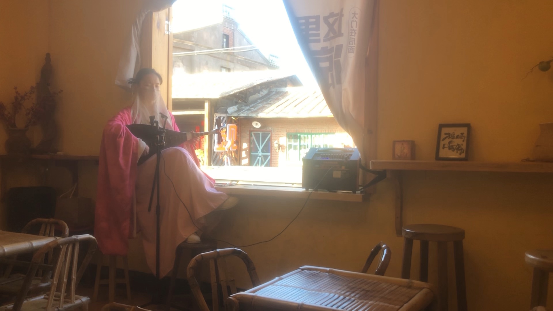 今天在半城烟楼半城仙宋代茶馆拍下了完美的琵琶曲视频，还没听