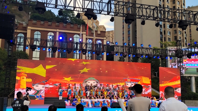 开场舞《在一起》