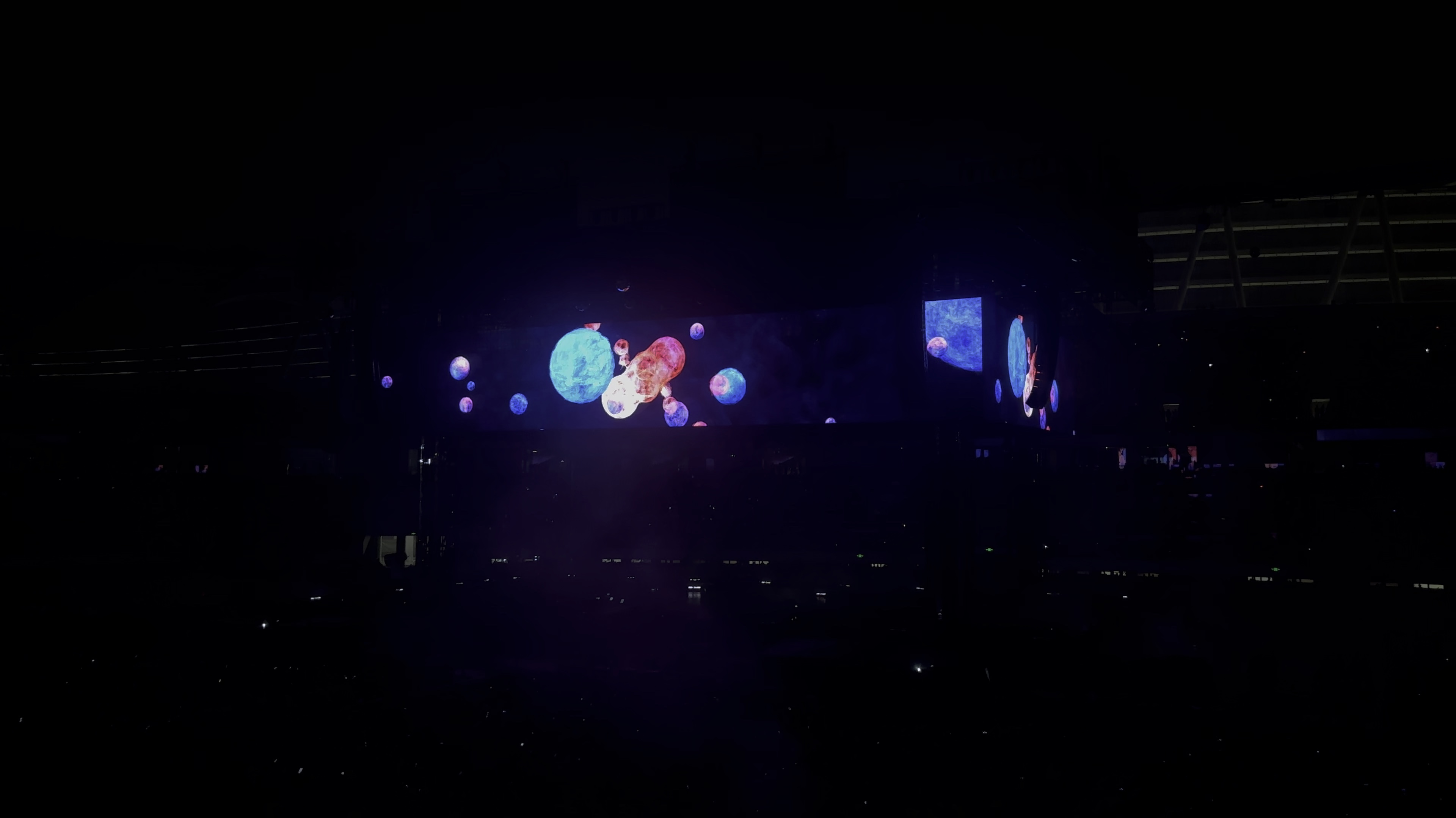 华晨宇火星演唱会苏州场8.31—《人之爱》intro