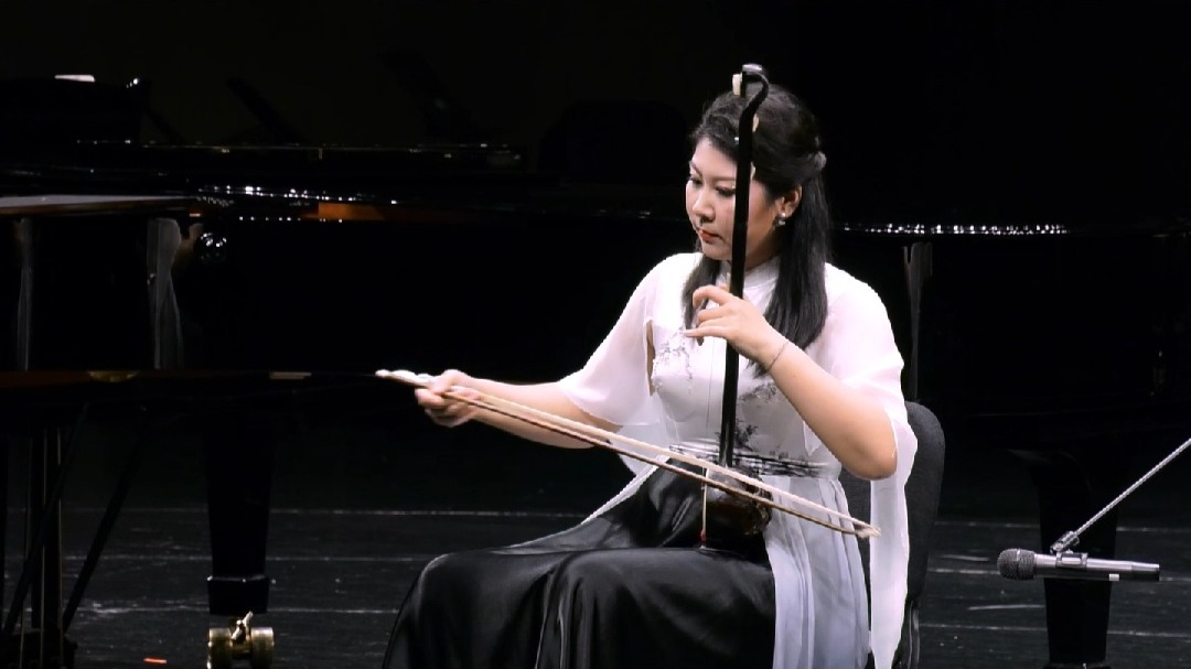 中音板胡协奏曲《板话》：乐曲融合了中国传统音乐的多段体结构