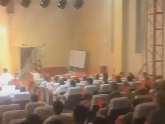 王均栋老师指挥《歌唱祖国》