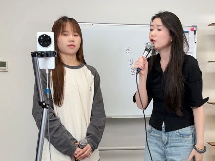 打开内口腔唱歌