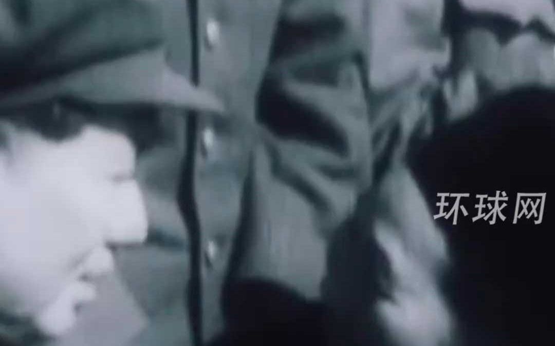 73年前的今天,黄继光英勇牺牲,毛主席见到黄继光母亲时说:“你牺 73年前的今天,黄继光英勇牺牲,毛主席见到黄继光母亲时说:“你牺