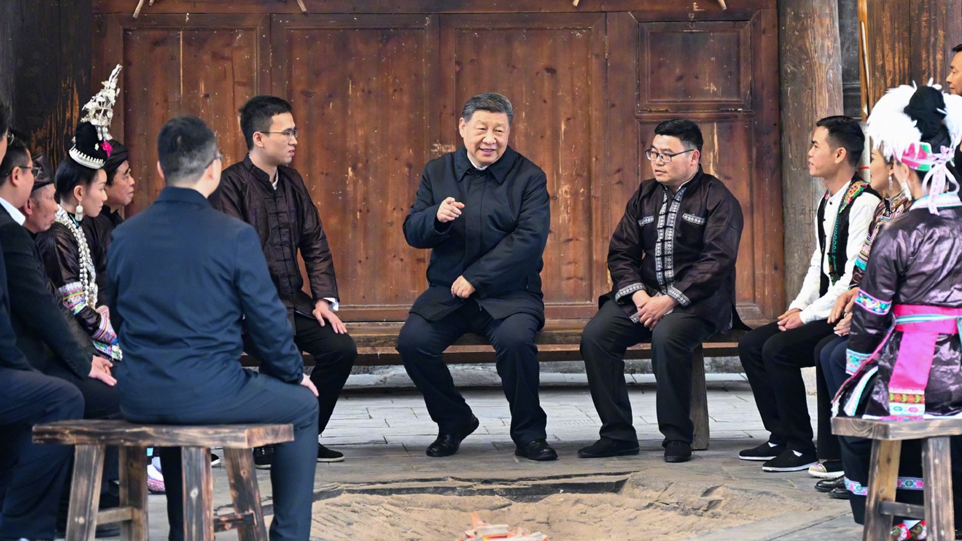 【现场视频】习近平：祝你们的日子越过越红火！