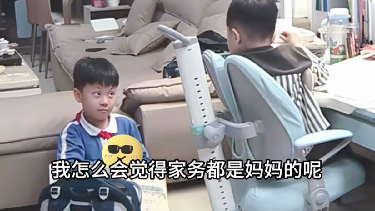 懂事孩子X2！弟弟向哥哥展示劳动成果，哥哥先是夸奖又温柔提出建