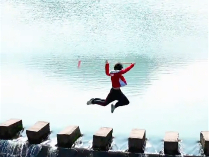 00后小伙舞长枪行云流水！网友：鲜衣怒马少年时