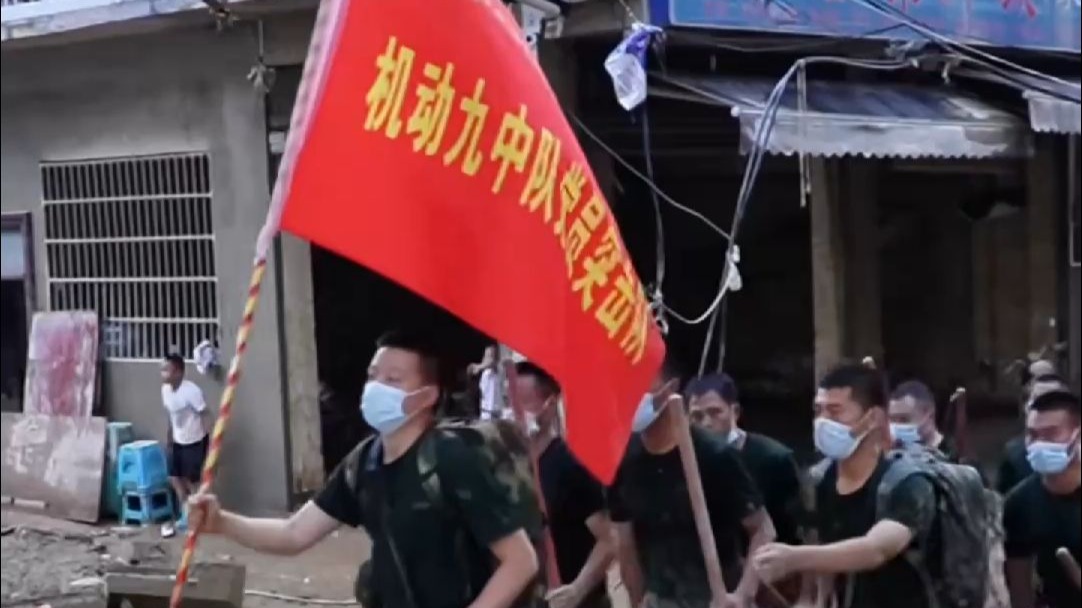 洪灾之后的中国军民，用行动诠释什么叫中国式团结！