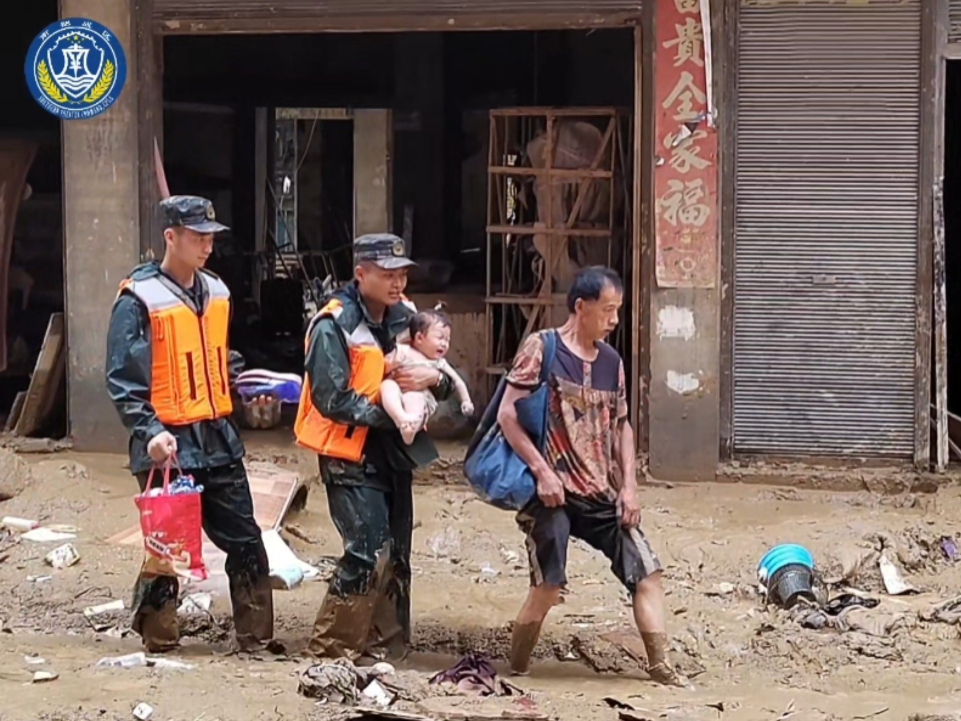 风雨急，人心齐！千余名武警官兵驰援榕江