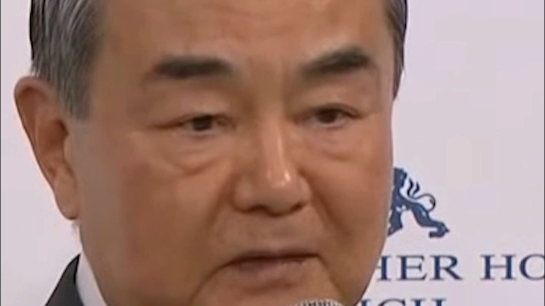 “这几句翻译可以找DeepSeek来帮忙”，王毅用这几句古话回应中