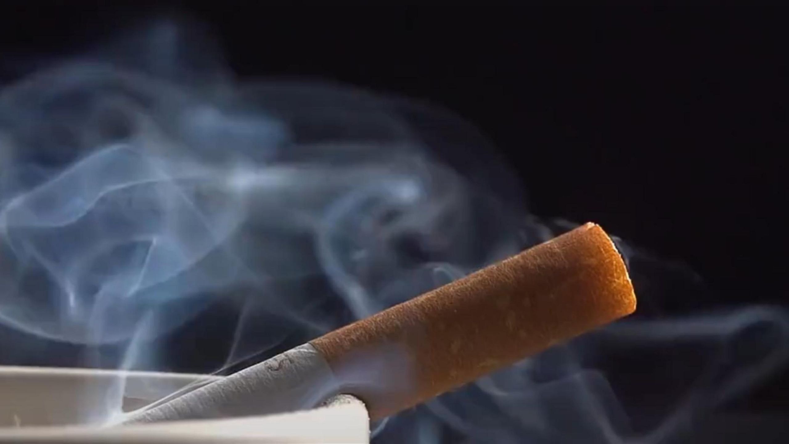冲上热搜！广东一地卫健委发文：二手烟是一种霸凌！