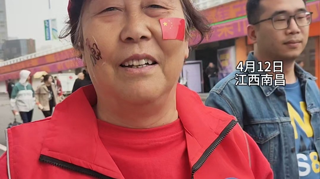 南昌69岁刀迷特意报名当志愿者 ：希望全国的刀迷都能来南昌玩
